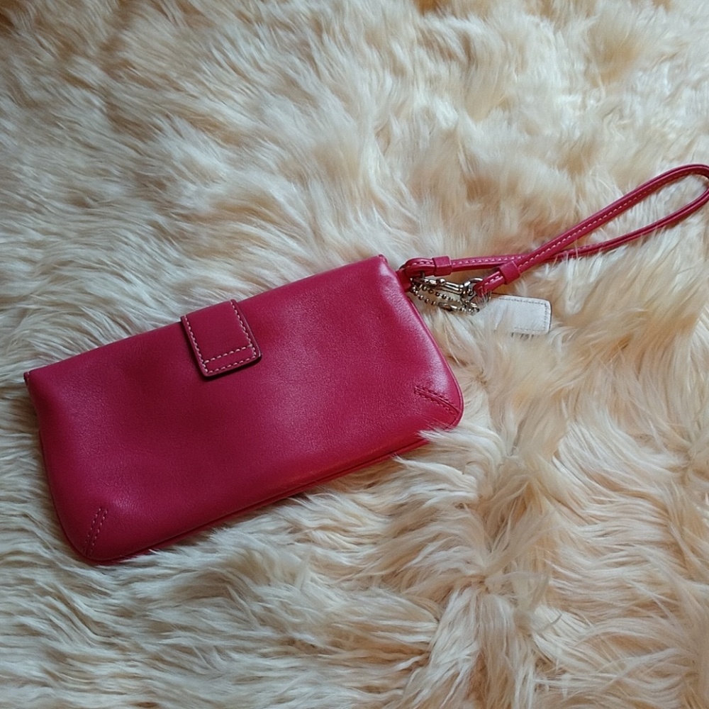 🌟Coach Wristlet ❣️🌟 - Picture 2 of 4